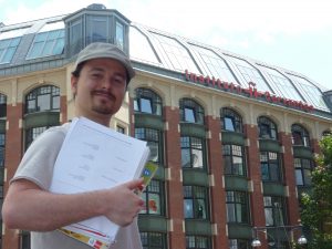 Benny Lewis outside the Instituto Cervantes in Berlin.