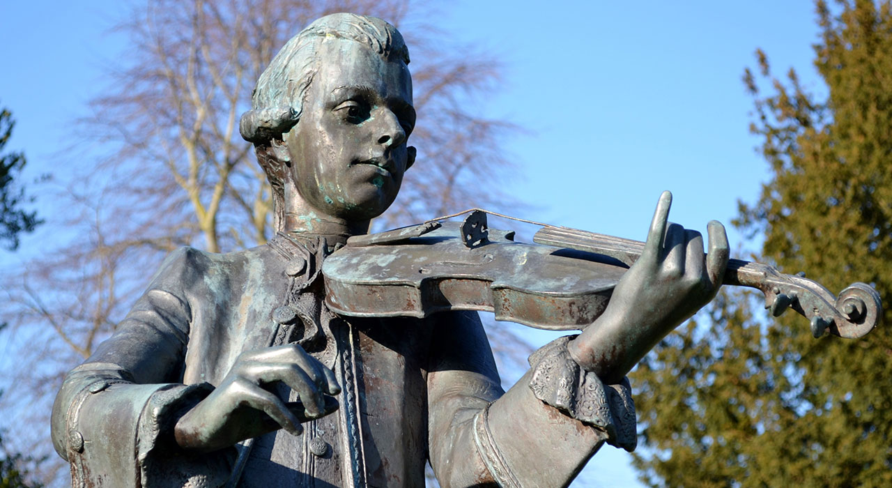 A statue of Mozart from Bath